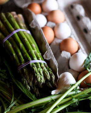 asparagus eggs garlic