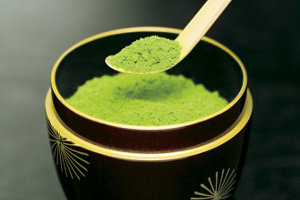 green tea powder in scoop